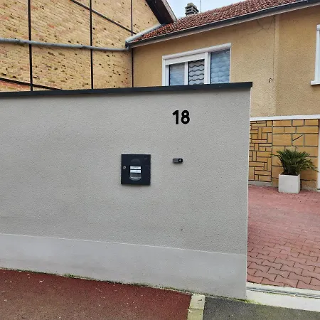 Appartement Studio, Pas De Collocation Possible *