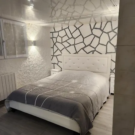 Studio, Pas De Collocation Possible Apartment *